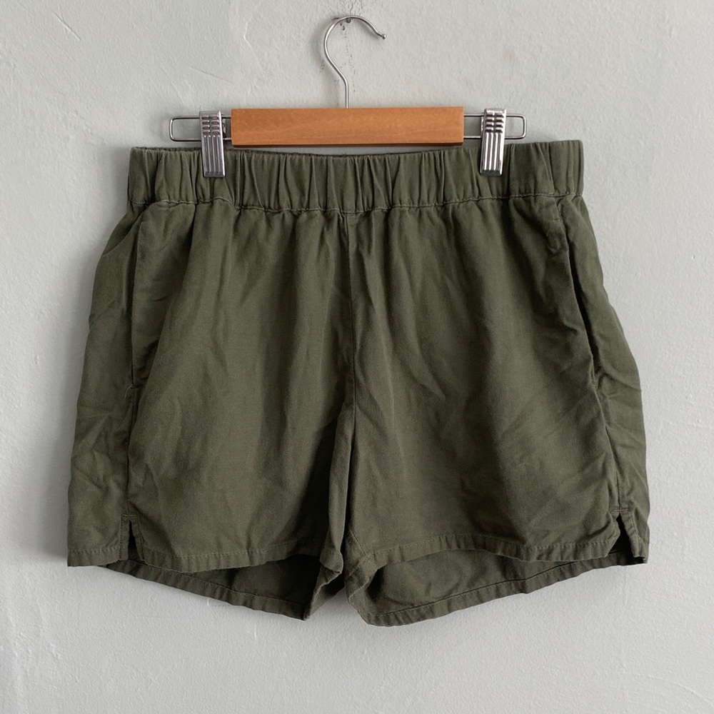 Madewell Women’s Pull on Olive Shorts with pockets Size Small